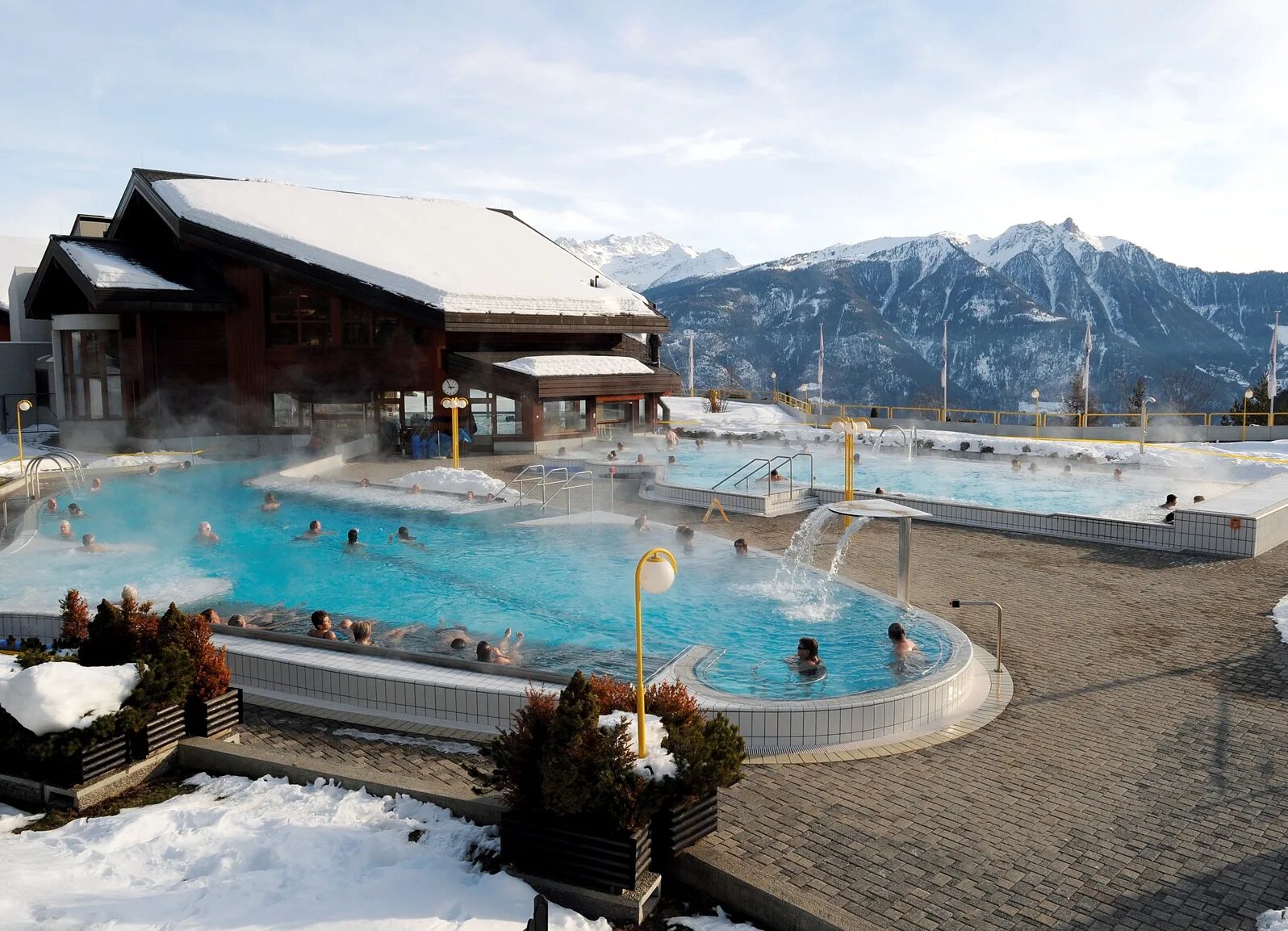 швейцария термальные курорты лейкербад. Villa honegg швейцария горы. зимний бассейн в отеле villa honegg, швейцария. зимний бассейн в отеле villa honegg, швейцария. курорт церматт.