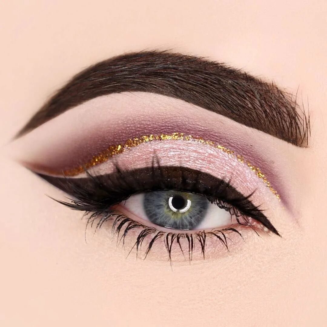 Макияж ката. Кэт крис. макияж глаз cut crease. кэт крис макияж. техника cut crease в макияже.