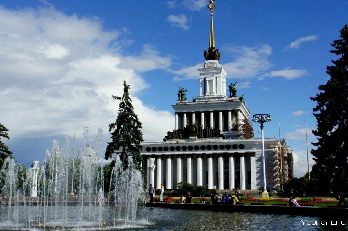 Площадь вднх. Москва ввц-вднх. площадь вднх москва. парк вднх москва апрель. здания вднх в москве.