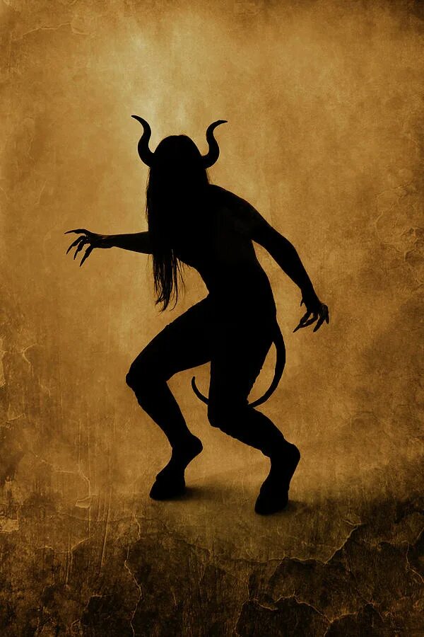 Силуэт демона. Тень дьявола.
