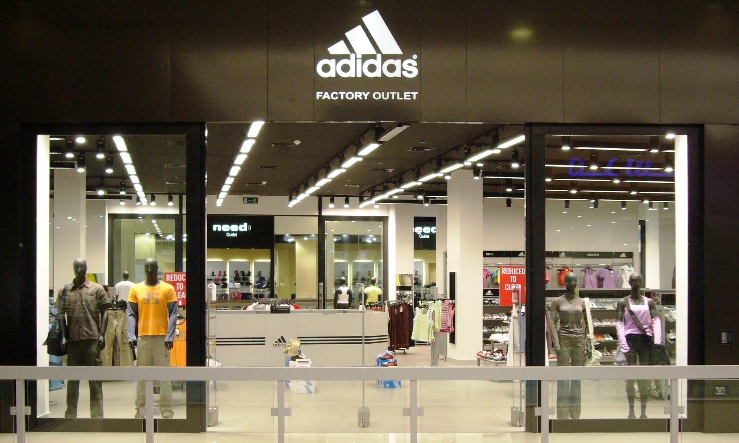 Адидас Дубай Молл. Адидас аутлет Дубай. Дубай Молл магазин адидас. Adidas Nova Mall. Адидас ереван