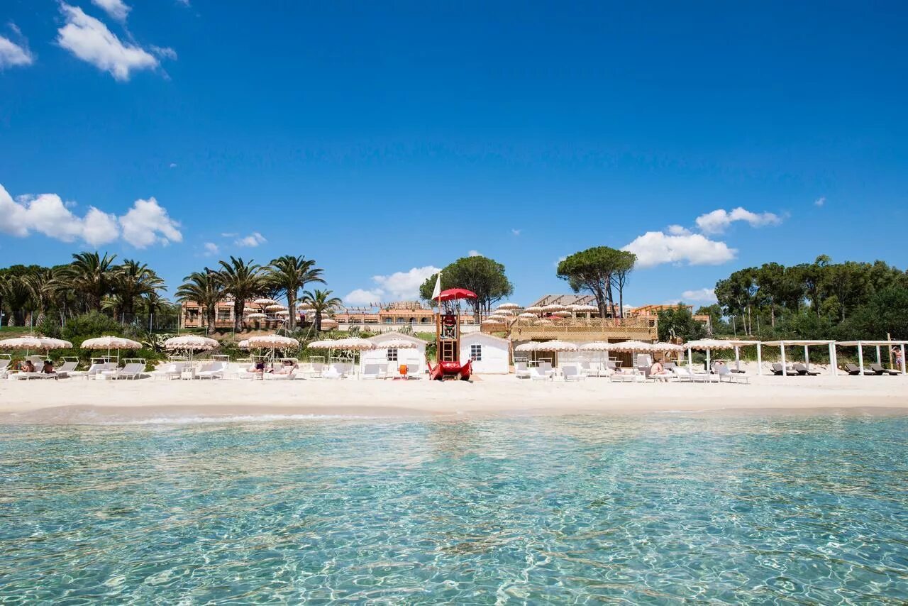Private beach. Сардиния Hotels. Сардиния отдых цены 2022.