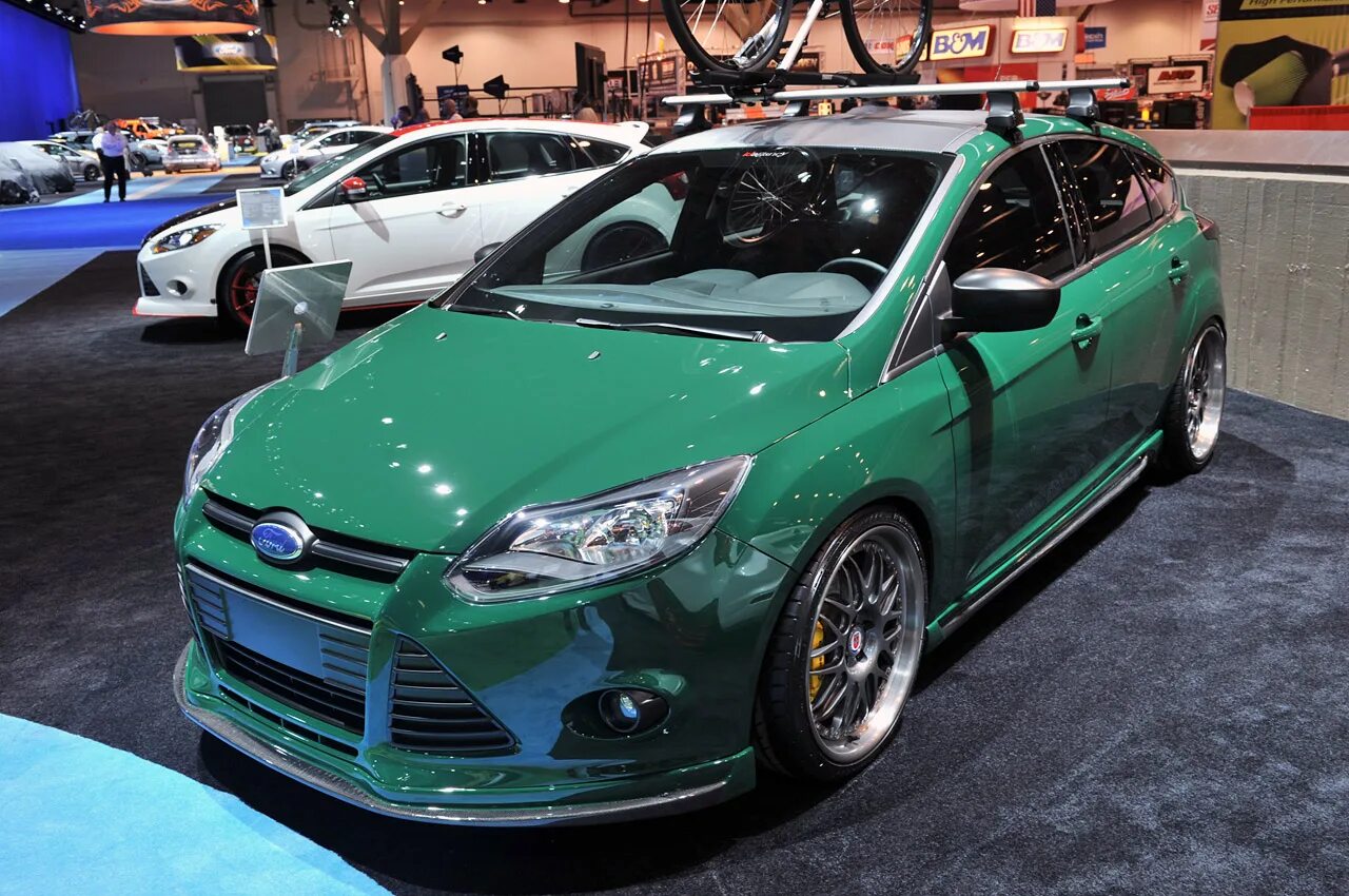 Год 3 тюнинг. Ford Focus 2 зеленый. Ford Focus 3 Tuning. Ford Focus 3 Hatchback Tuning. Ford фокус 3 зеленый.