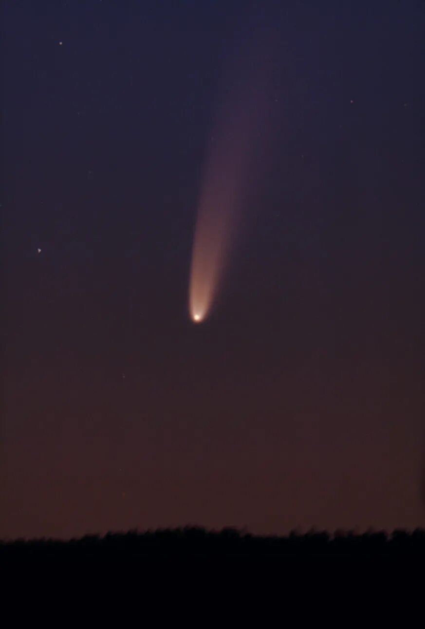 Комета будет видна. Комета неовайз невооруженным глазом. Комета неовайз в телескоп. Комета над Рязанью в 2003. Комета в небе.