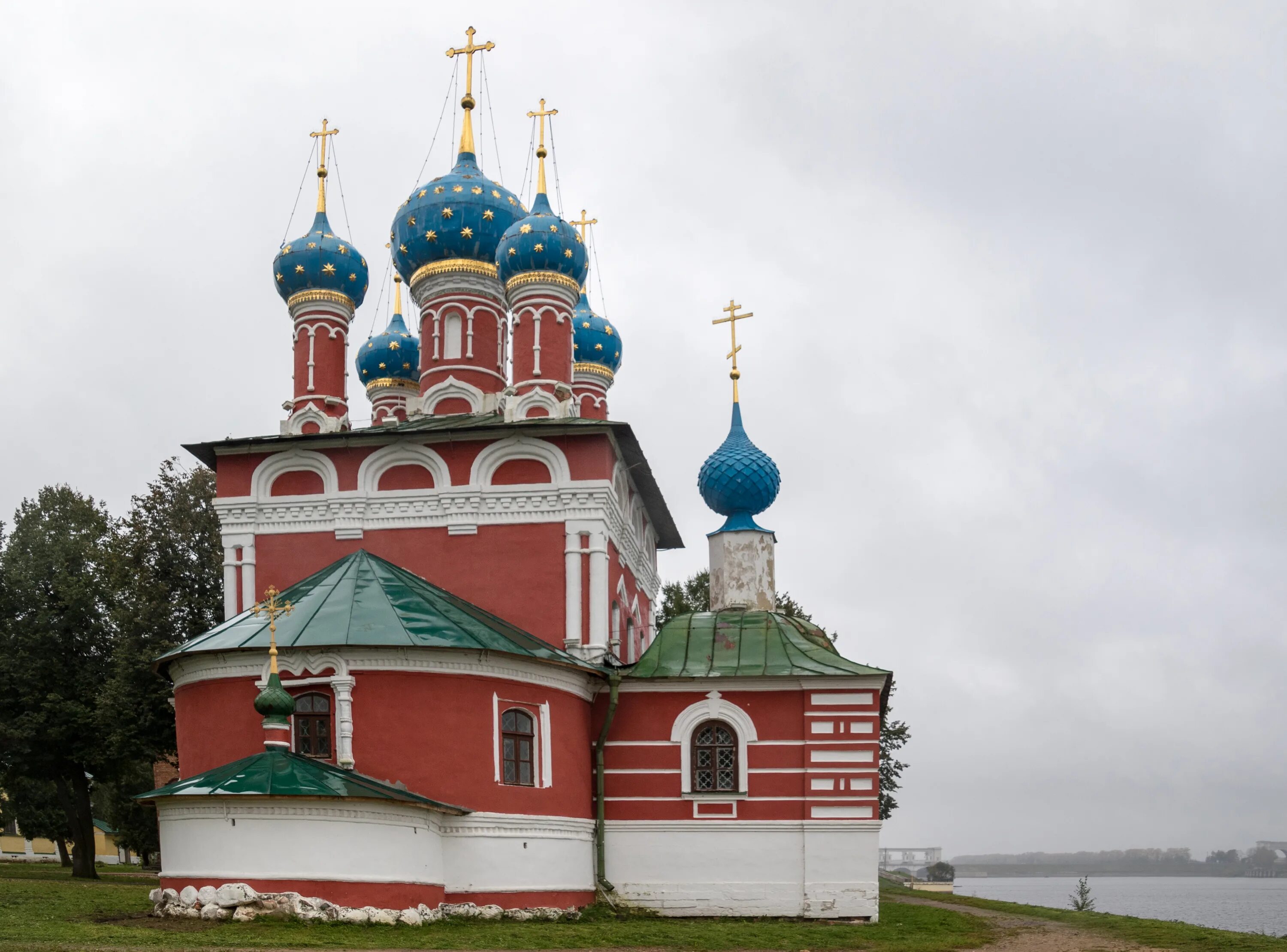 Углич церковь царевича димитрия. Церковь царевича димитрия углич. церковь димитрия на крови углич. церковь царевича димитрия на крови.