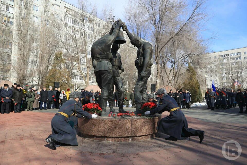 15 февраля день афганцев в уфе. Мемориал памяти «скорбящая мать» свердловск. Воинов интернационалистов уфа. Памятник воинам интернационалистам в уфе. Памятник в салавате воинам интернациона.