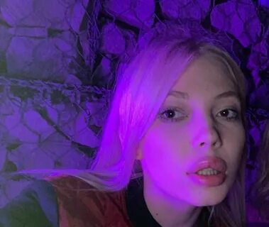 Полицейские Москвы задержали блогера Юлию Максимовскую за посещение рестора...