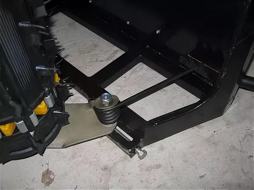 натяжка гусеницы на снегоходе буран. натяжка гусеницы на снегоходе буран. регулировка гусянки на тайге 500. гусеницы для снегохода буран с 640а. натяжка гусянки снегоход буран.