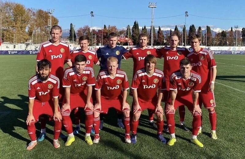 Лиски спортивный. ФК Локомотив Лиски стадион. Футбол Лискинского района. Локомотив-86 футбольная команда.