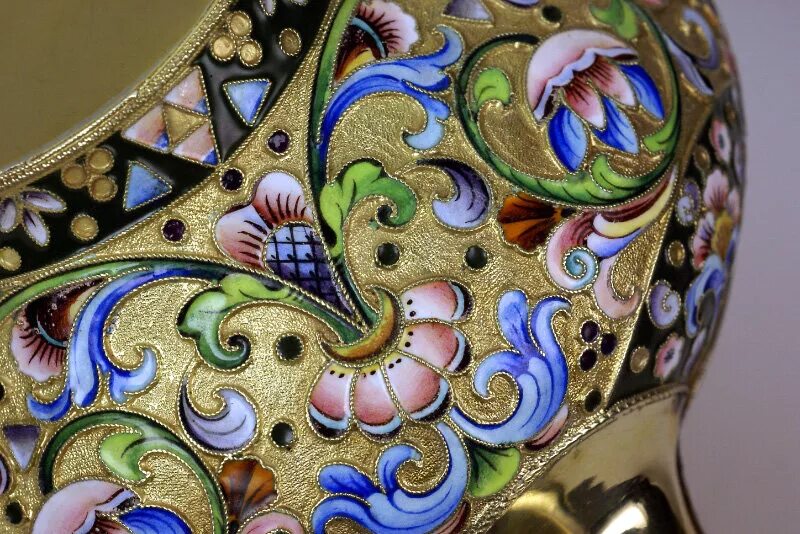 Скань, витражная эмаль. Под эмалью. Чернь зернь перегородчатая эмаль филигрань скань. Финифть перегородчатая эмаль. Григорий сбитнев.