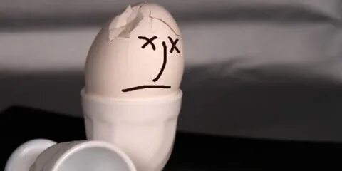 Яйцо человека стоит