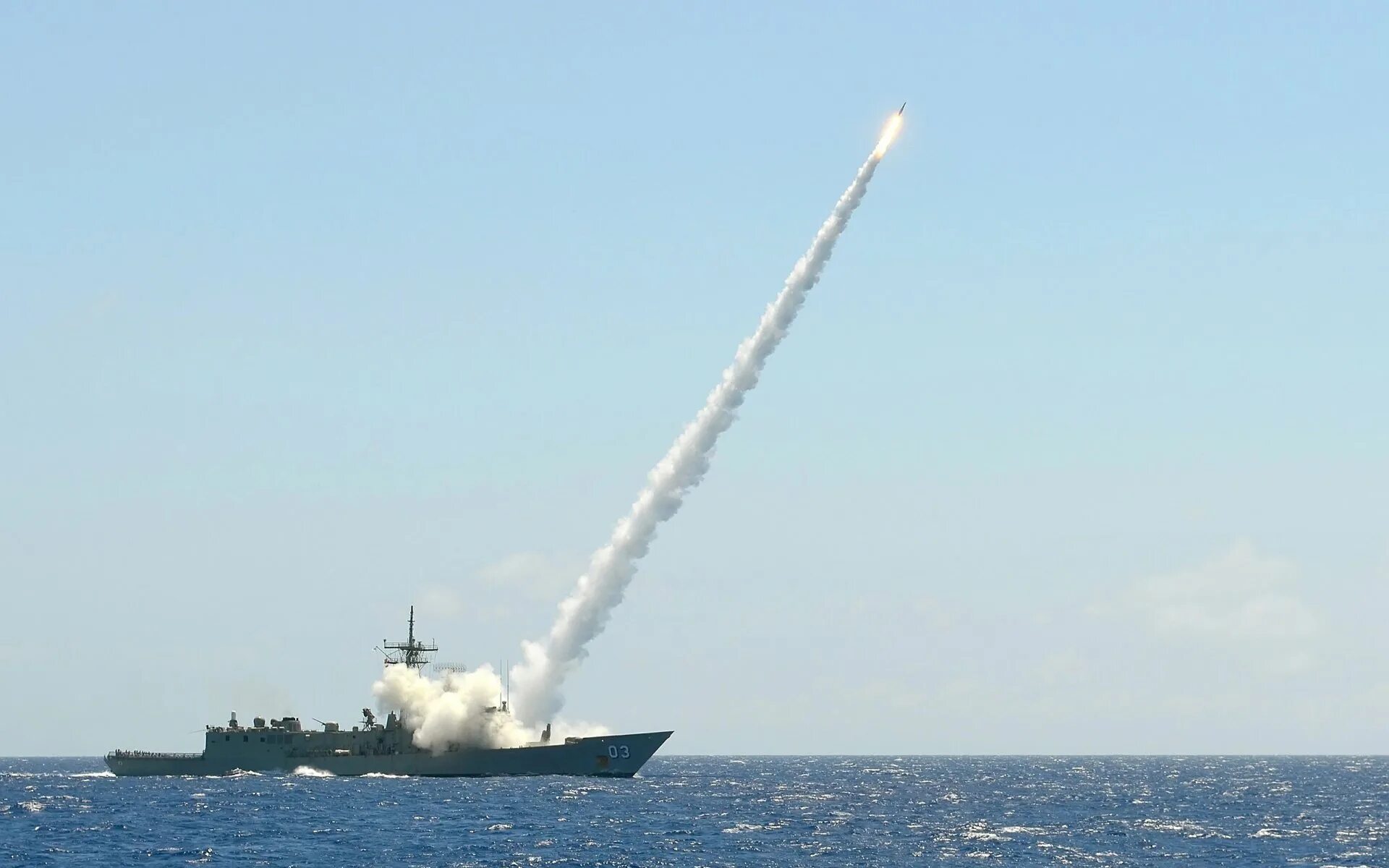 Ракета на море. Морская крылатая ракета. Ракета на море. Ракета в море. Морской старт плавучий космодром.