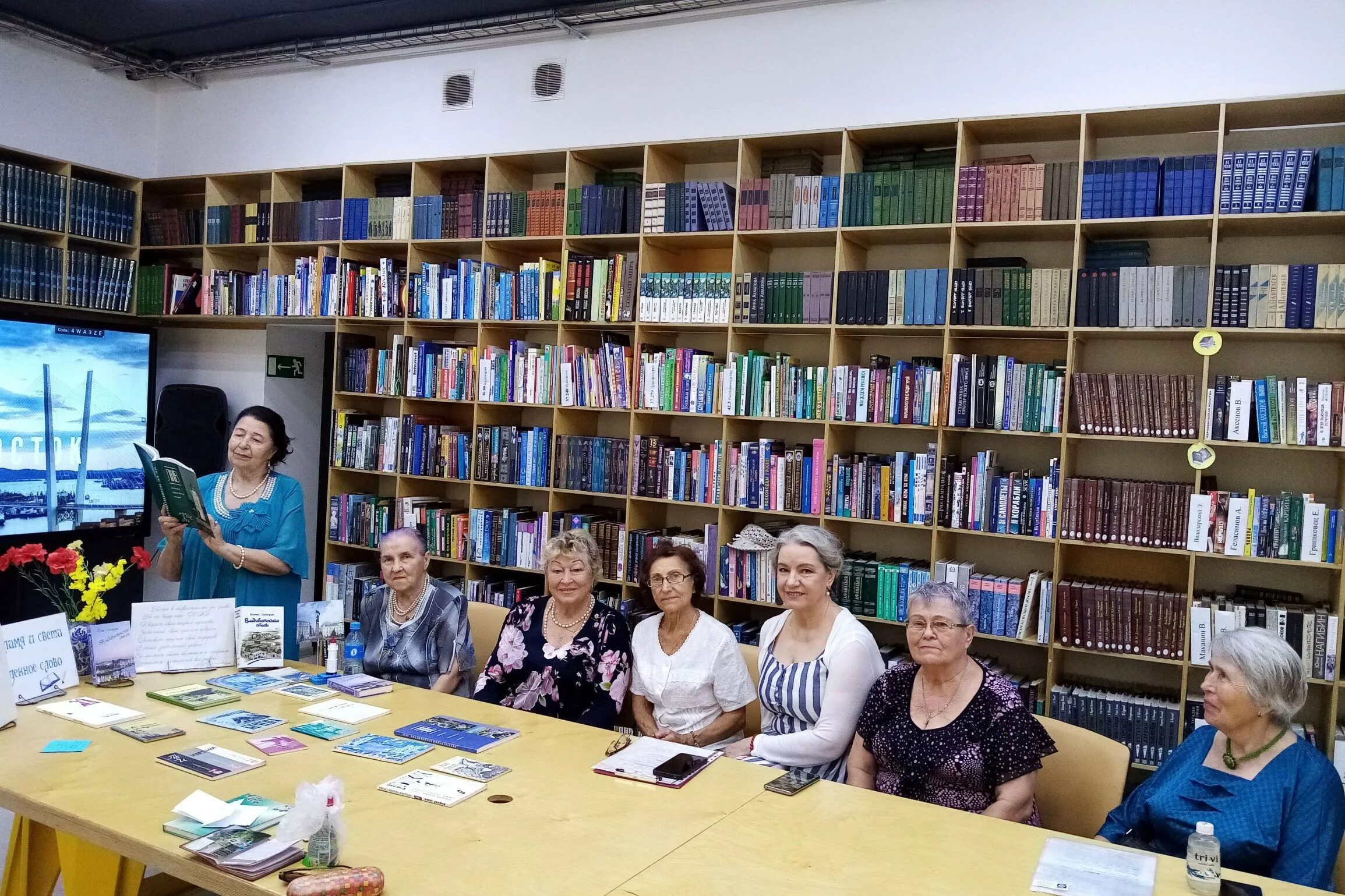 Библиотека и социальная информация. Современная библиотека. городская библиотека. электронные ресурсы библиотеки. читатель в старинной библиотеке.