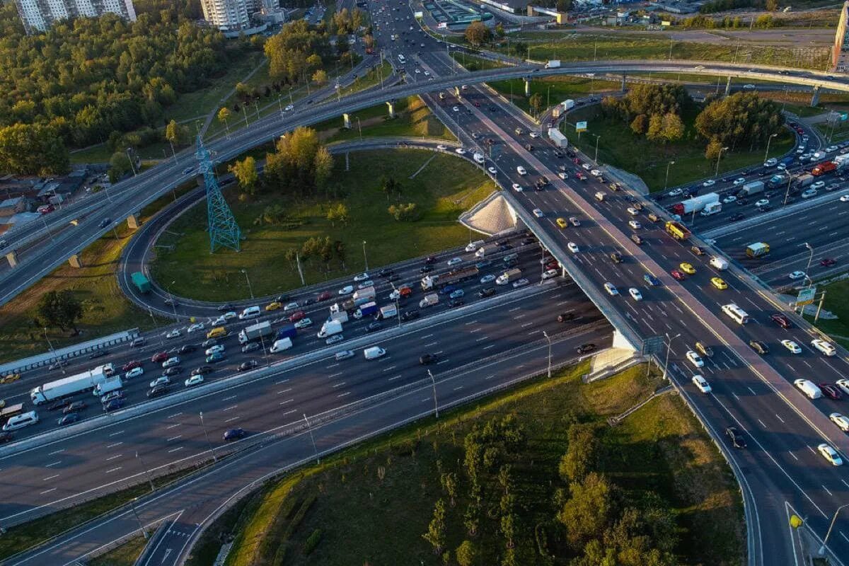 Развязка МКАД Ленинградское шоссе. Развязка МКАД Новорижское шоссе. Московская Кольцевая автомобильная дорога (МКАД). Двухполосный МКАД. Кольцевая мкад москва