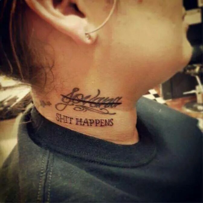 Unki shit happens. Shit happens фото. Тату happened. Shit happens Tattoo. Дерьмо случается Татуировка.