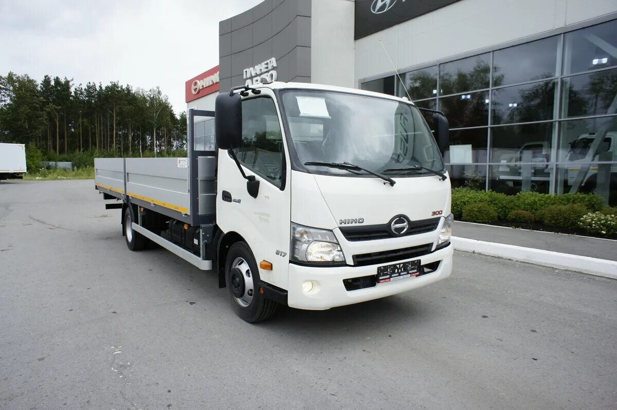 Хина 300 фото. Hino 300 dutro. хино 300 бортовой. hino-300 (730). hino 300 2025.