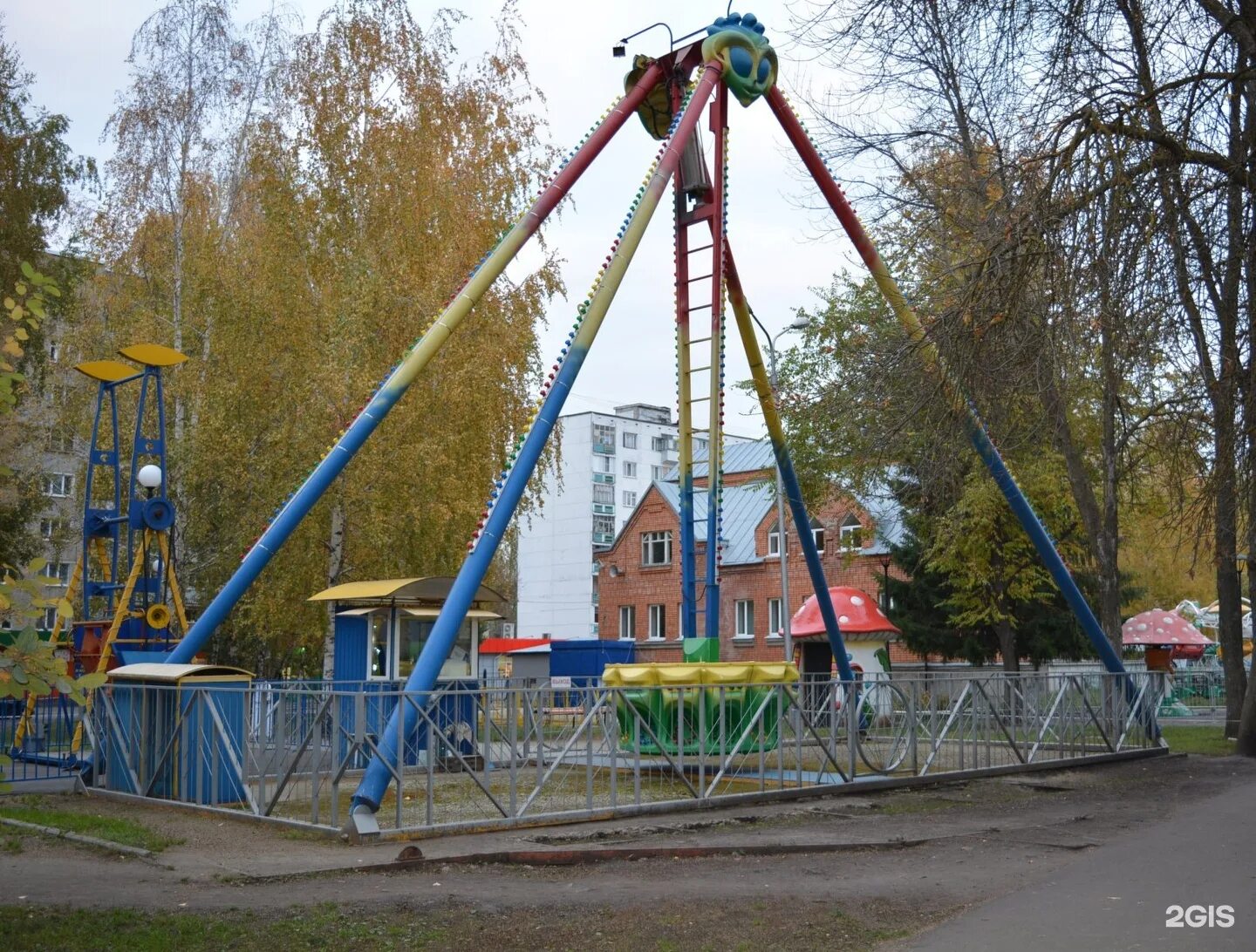 Парк аттракционов пенза. Ульяновский парк Пенза Калипса. Парк аттракционов Петрозаводск. Калипсо аттракцион Пенза. Калипсо аттракцион Пенза Ульяновский парк.