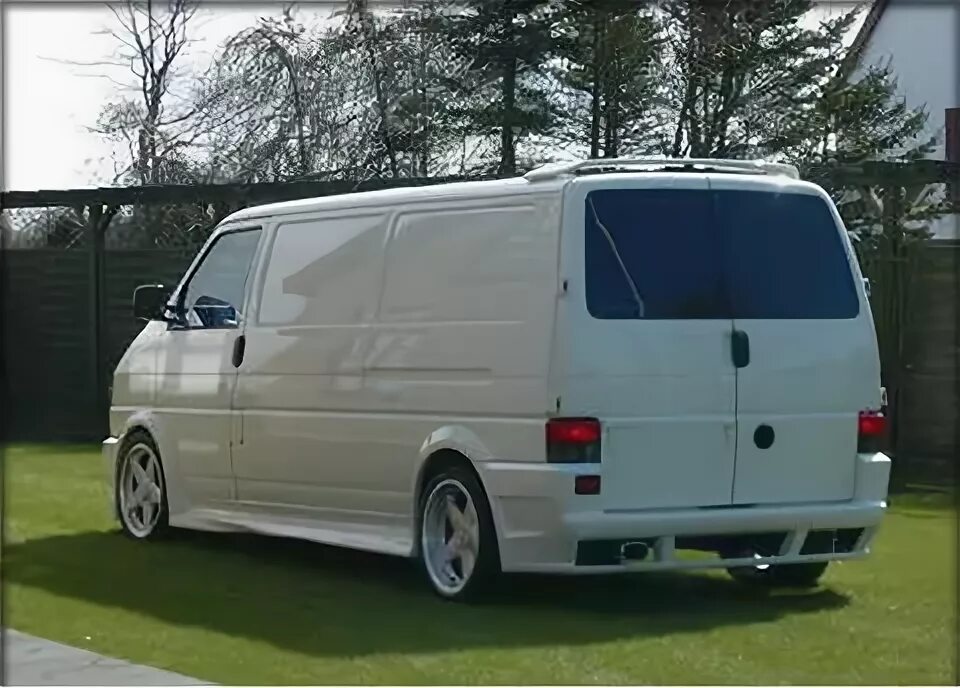 Т4 транспортер бензин. Т-4 Фольксваген-т4 белый. Volkswagen Transporter t4 long белый. Volkswagen Transporter т4 обвесы. Фольксваген Транспортер т4 обвес.