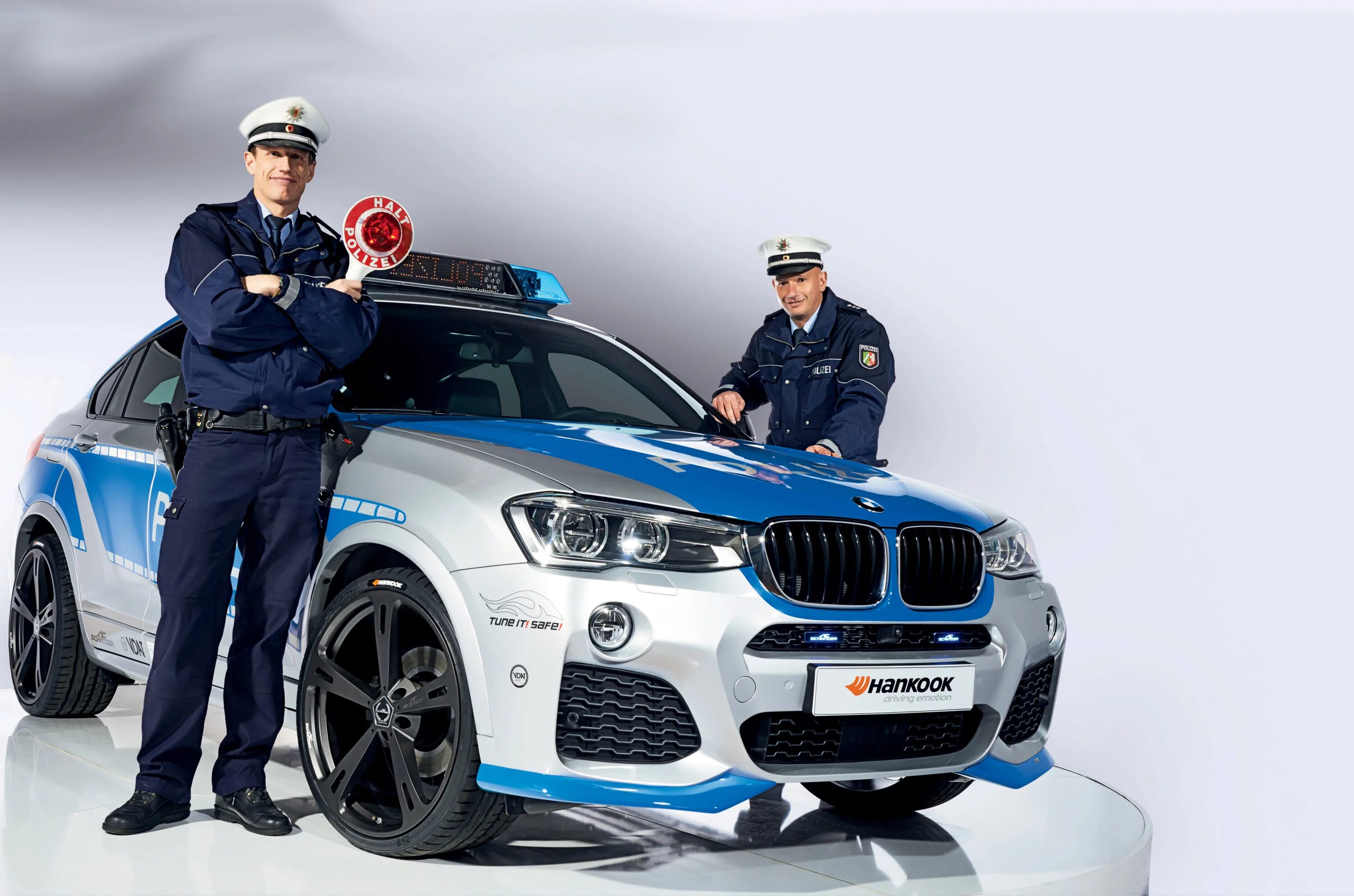 BMW x6 Полицейская Германия. Полицейский джип BMW x6. БМВ Икс 7 полиция.