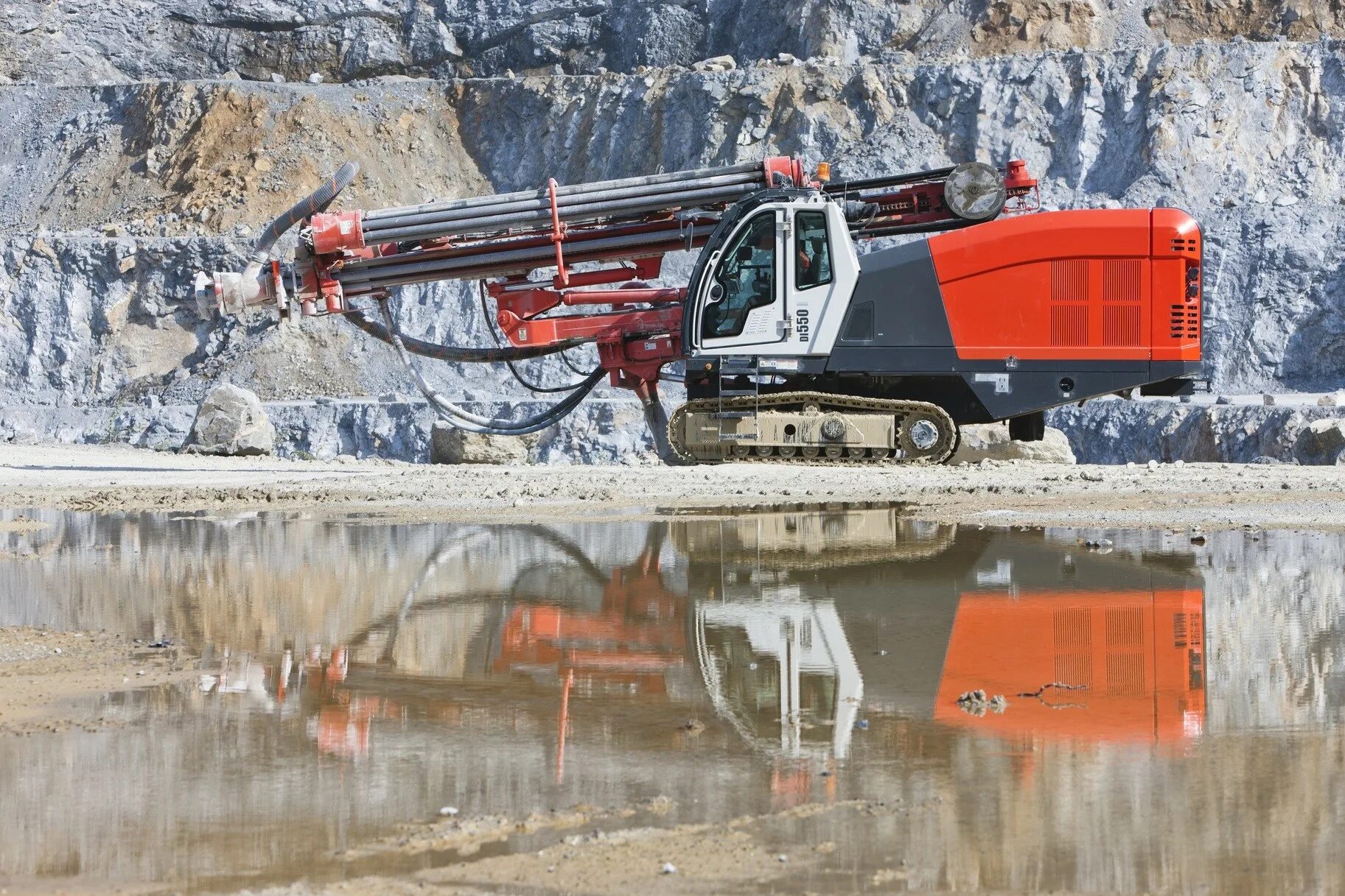 Буровая sandvik. Sandvik Leopard di550. Sandvik Leopard di650i. Буровой станок Sandvik di550. Сандвик di 550.