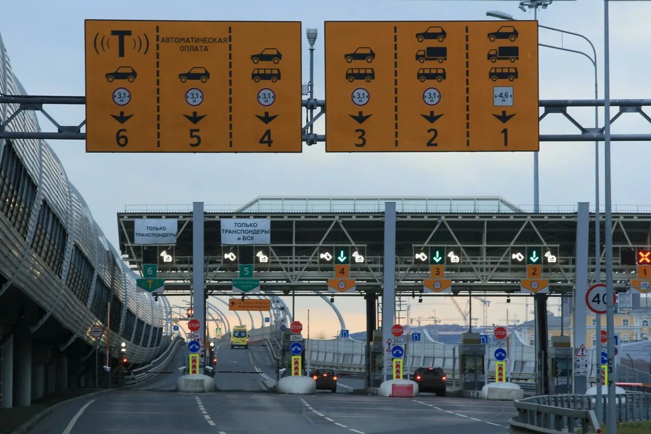 Плата за платную дорогу. Въезд на платную дорогу. Ворота на платной дороге. Въезд на платную дорогу м4. Ворота для платной дороги.