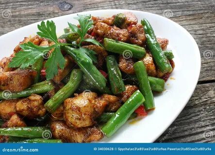 Жареная курица с фасолью