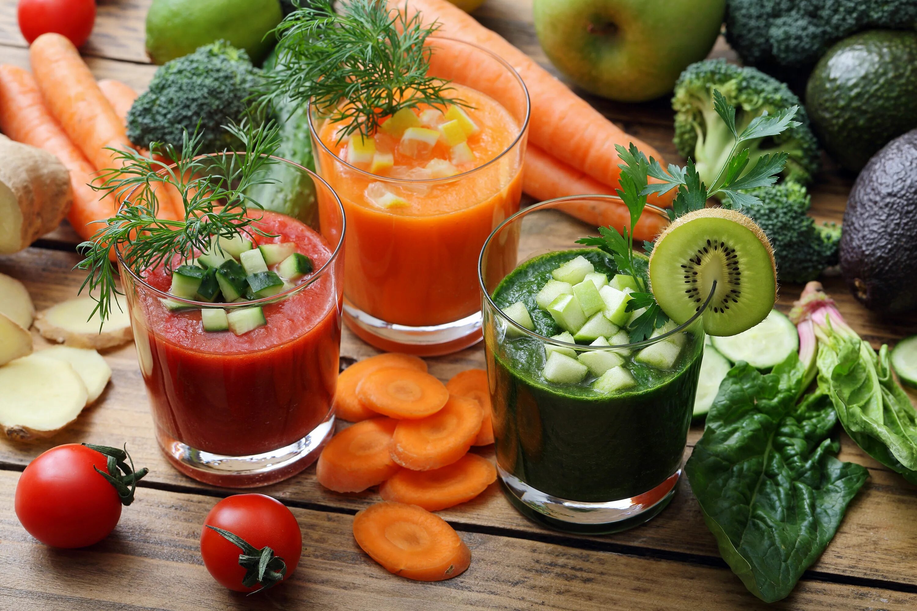 Vegetable juice. Овощной сок. Фруктовые и овощные соки. Фруктово овощные смузи. Свежевыжатый овощной сок.