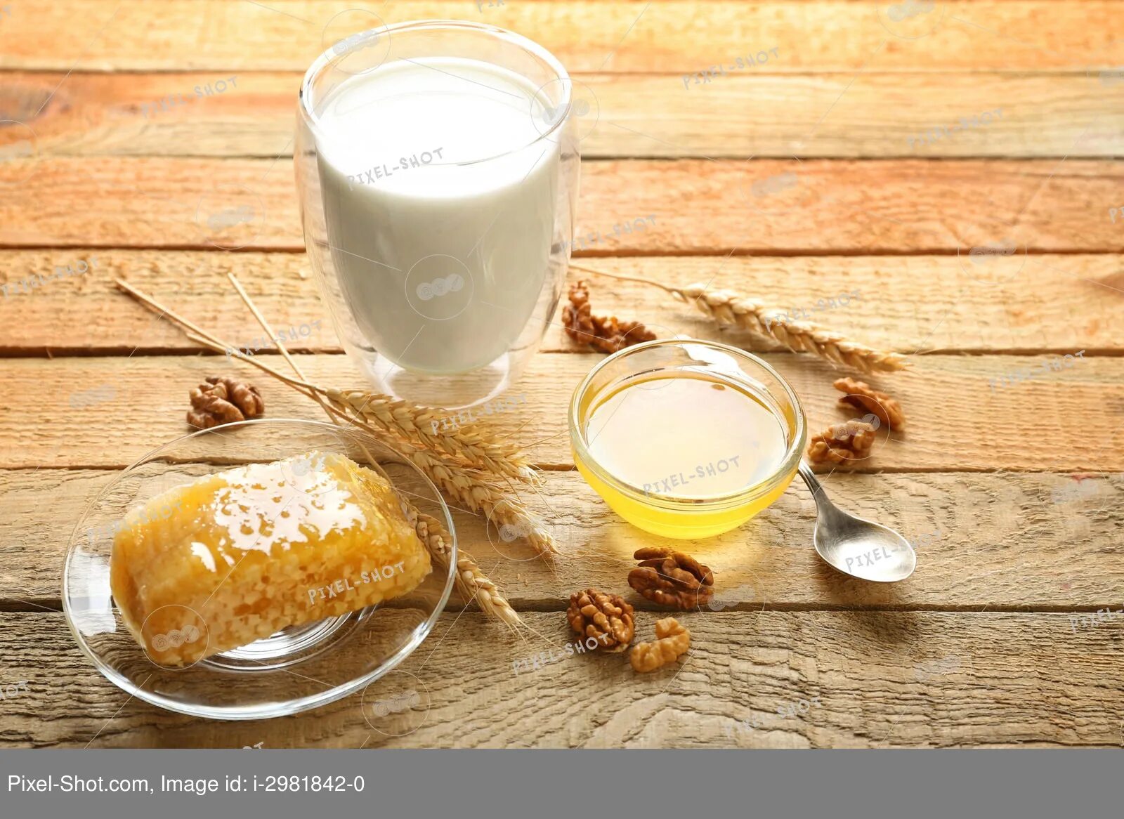 Молоко и мед больше. Молоко и мед. Молоко и мед на белом фоне. Соты и молоко. Мёд в молоке.
