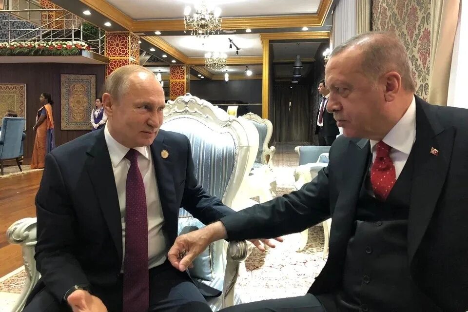 Друг эрдогана. Эмине эрдоган в молодости. Эмине эрдоган турецкий политик. Друг эрдогана. Друг эрдогана.