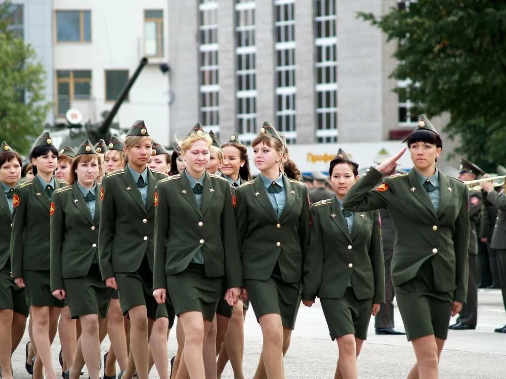 Курсанты ВУМО. Военная женская форма. Женщины военнослужащие в военном университете. Военная Академия для девушек.