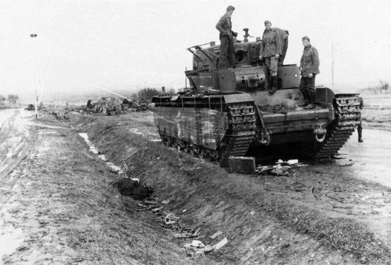 Труба опвт т-80. Танки брода. Танковый брод. Расейняй 1941. Танк форсирование реки т-80.