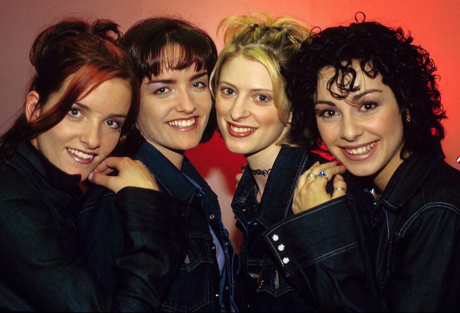 Музыка группа девочки. Группа b*Witched. Группа Фантом. Группа девочки состав. Группа девочки состав группы фото и имена.