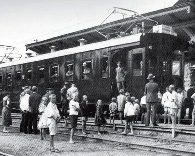 Балтийский вокзал в 1935 году. Первый электропоезд в СССР. Балтийский вокзал 1900 год. Ленинград Балтийский вокзал 1970 году.