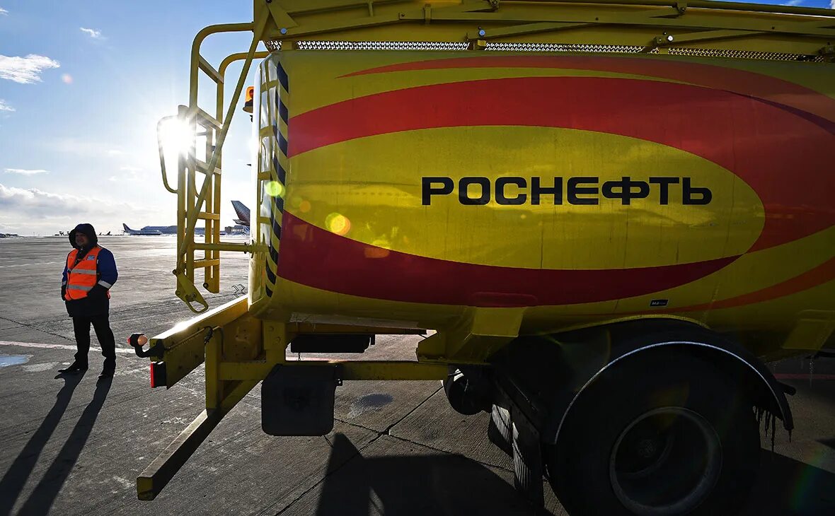 Роснеф. Роснефть авиа. роснефть авиация. твинотер самолет роснефть. самолет роснефть фото.