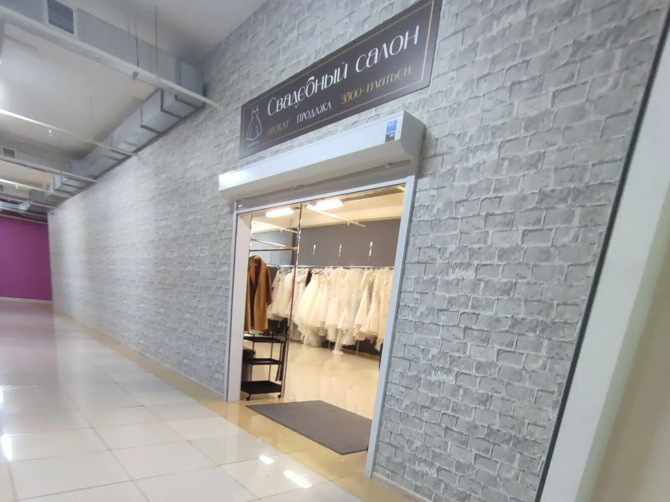 Ресепшен тренажерный зал в отеле санкт-петербург. Химчистка прачечная пингвин. Юнирентер санкт петербург коломяжский проспект. Фитнес эндорфин коломяжский. Росбанк коломяжский 15.