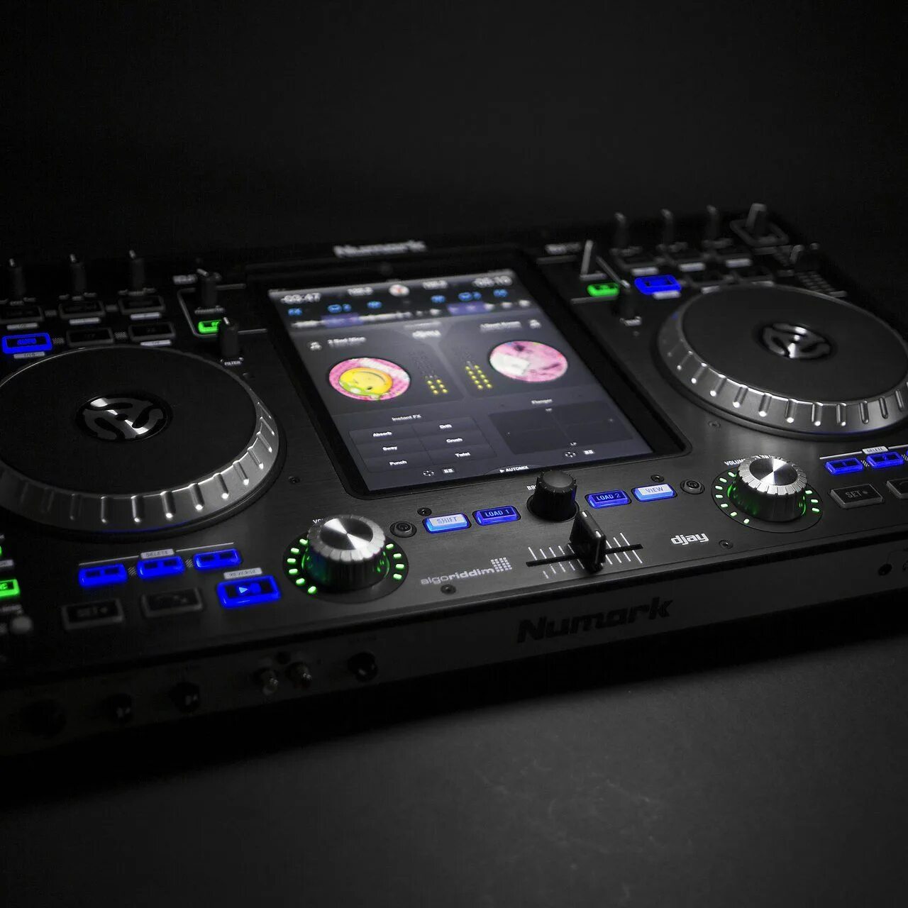 Дж установка. DJ контроллер Numark IDJ Pro. IPAD DJ Controller. Пульт Numark 3.