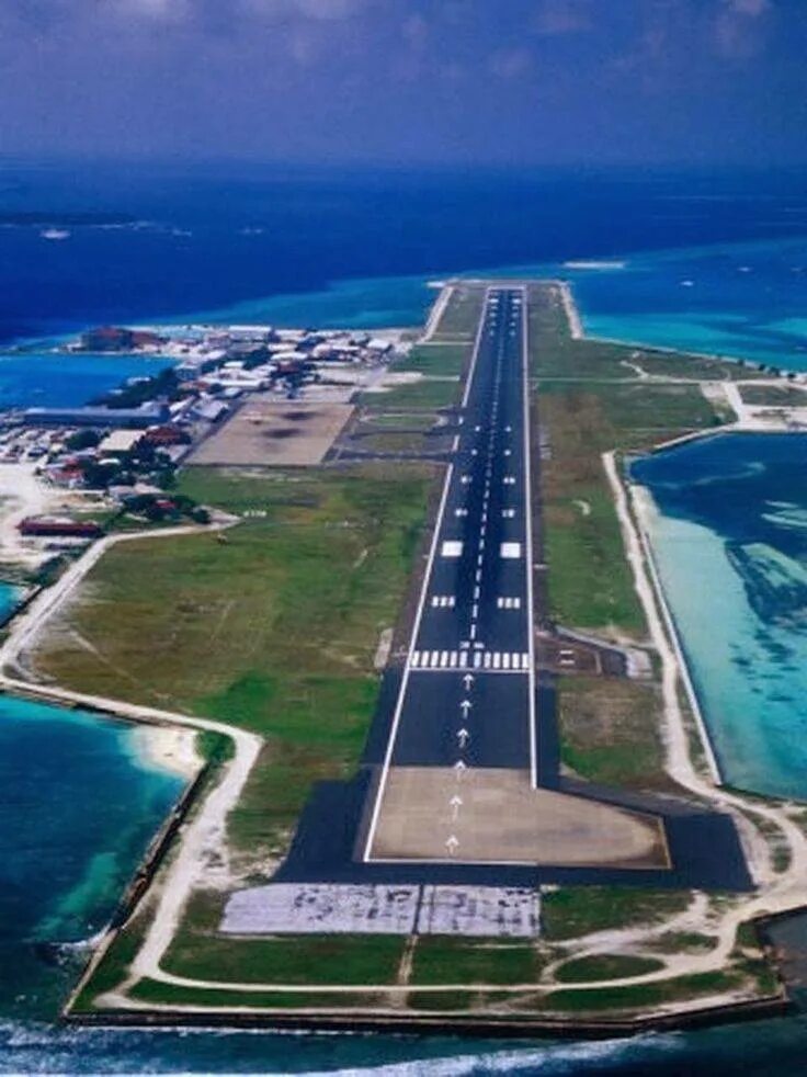 Аэропорт матавери остров пасхи. Международный аэропорт мале мальдивы. Аэропорт на острове маргарита венесуэла. Остров аэропорт. Остров аэропорт.