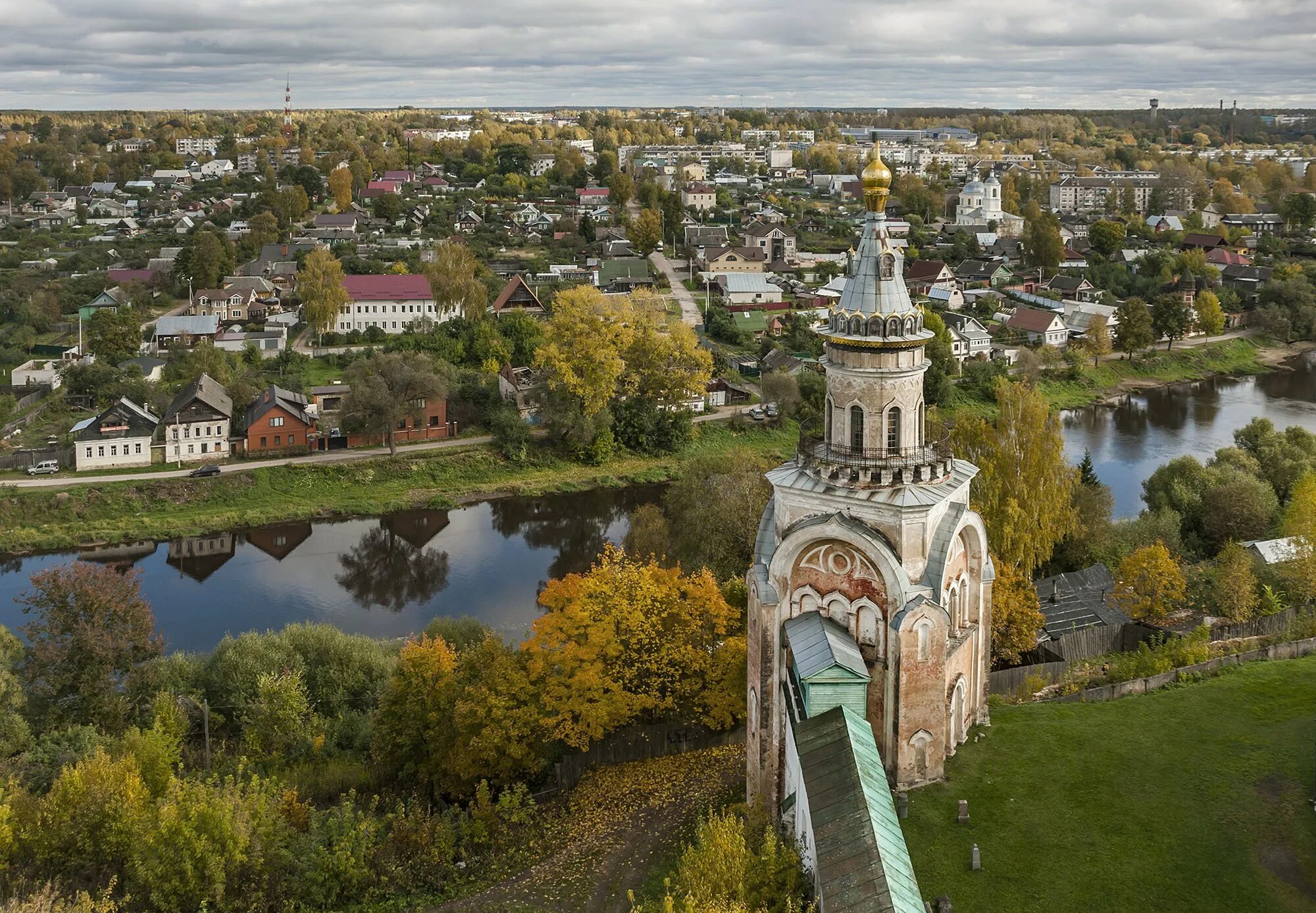 Население города торжок. Борисоглебский монастырь с моста вид Торжок. Торжок Тверская область. Вид на город Торжок Тверская область. Торжок исторический центр.