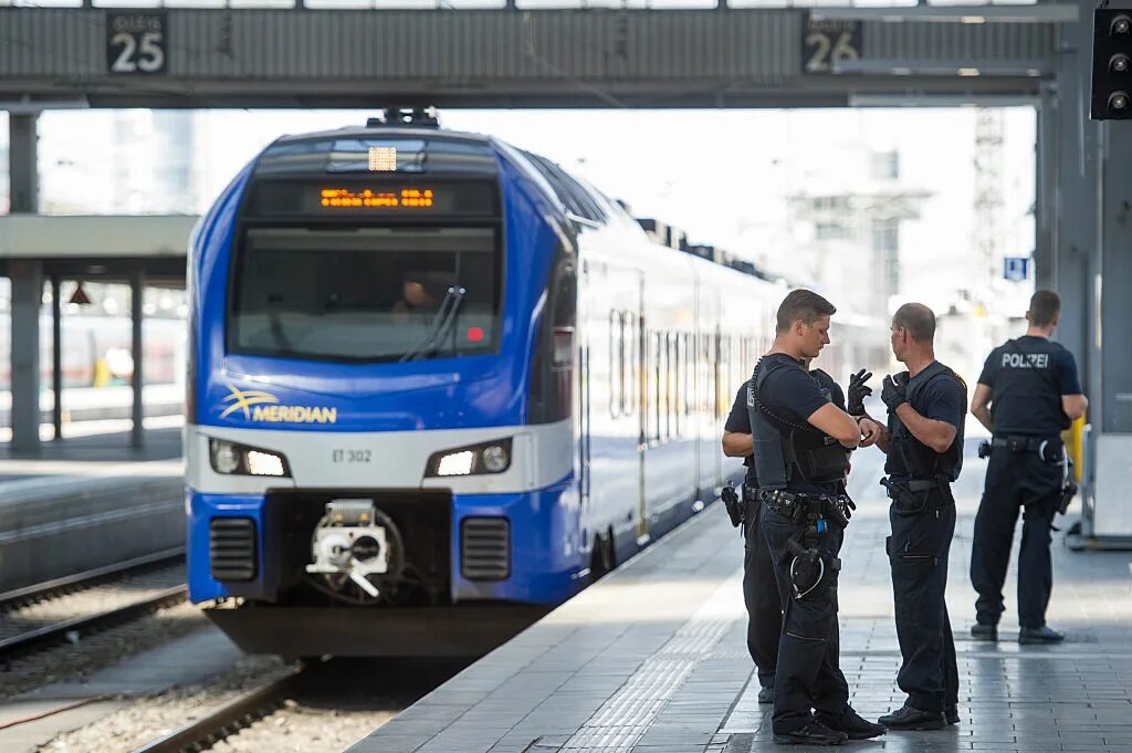 Движение поезда 18. Поезда Германии. Движение поездов в Германии. Европейские железные дороги. Австрийские федеральные железные дороги.