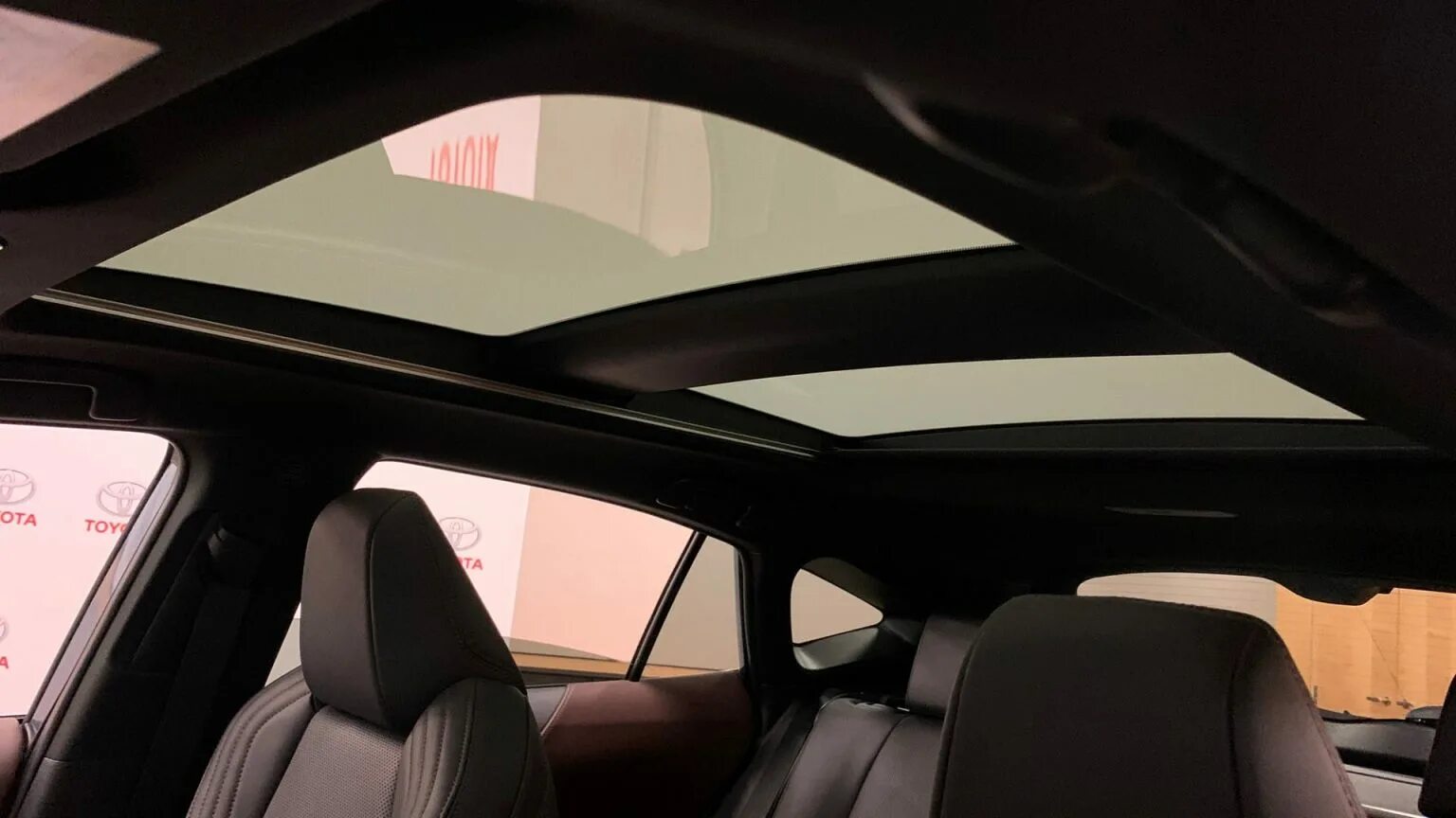 Крыша toyota venza. Тойота венза панорамная крыша. Крыша тойота венза. Тойота венза люк. Toyota venza панорамная крыша.
