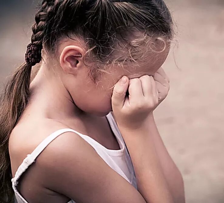 Развращение подростка. Несовершеннолетняя дочь. Насильники малолетних. Домашнее насилие несовершеннолетних. Насилие девушки девушкой.