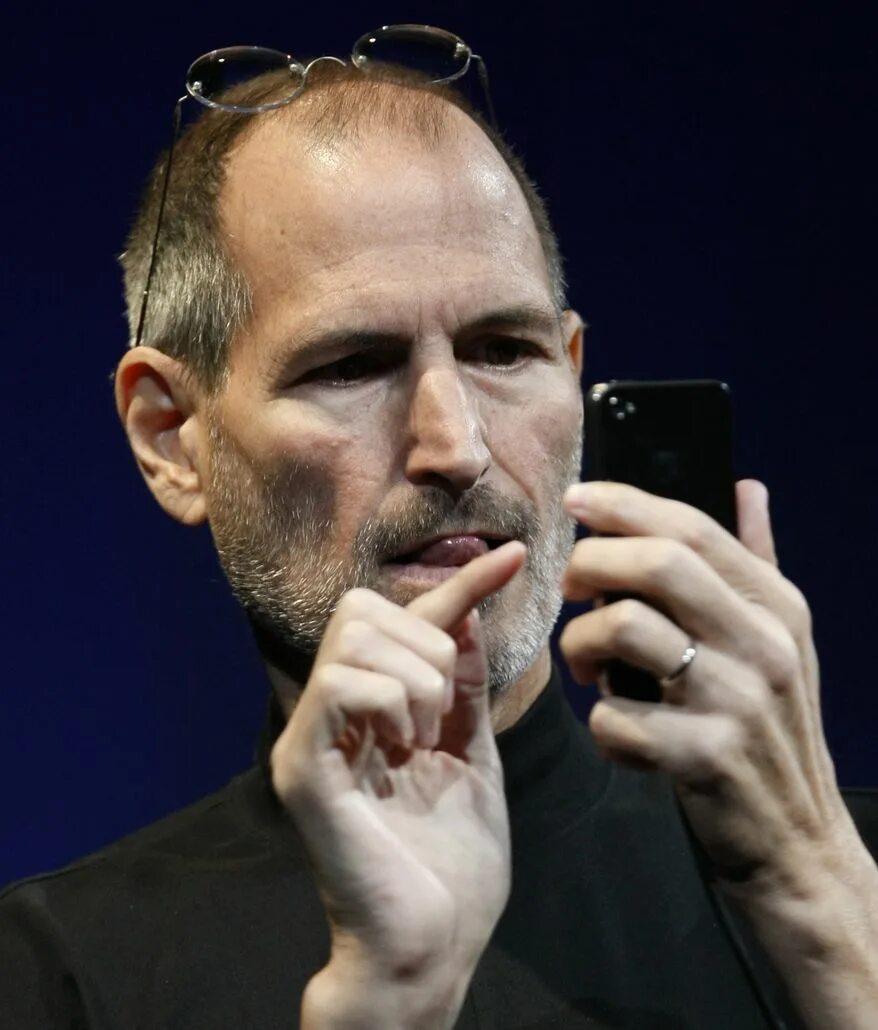 Steve jobs introduces iphone in 2007 speech