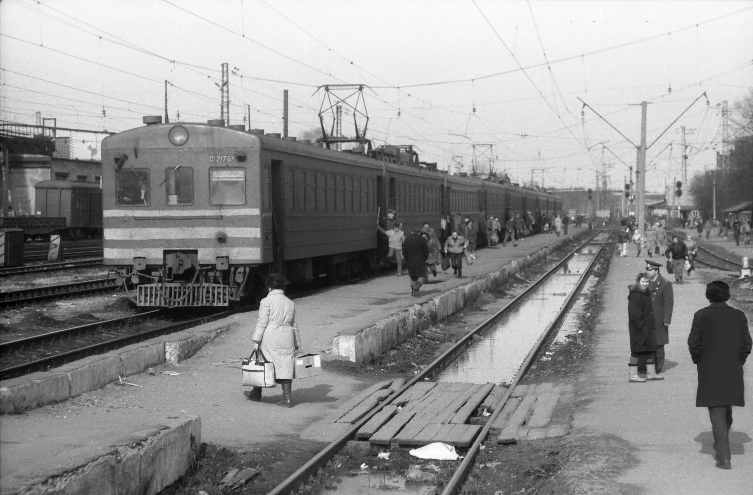 Станция орджоникидзе. Электросекция ср3. Электропоезда СССР ср3. Станция Александров 1 СССР. Электропоезда ср3 Ярославль.