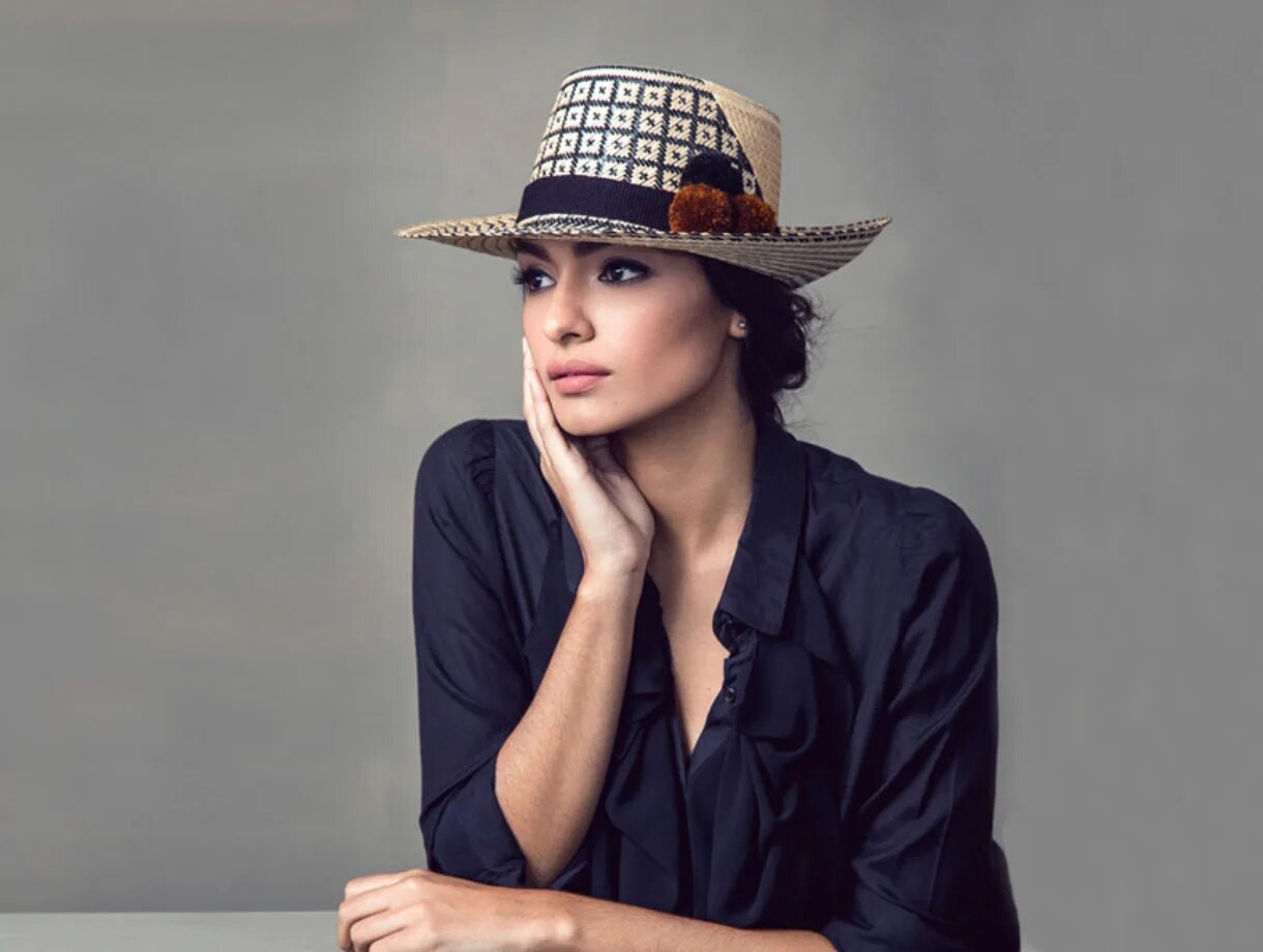 Шляпка "велла". Фетровая шляпа дама. Шляпки реклама. Шляпки реклама. Красивые девушки в шляпках.