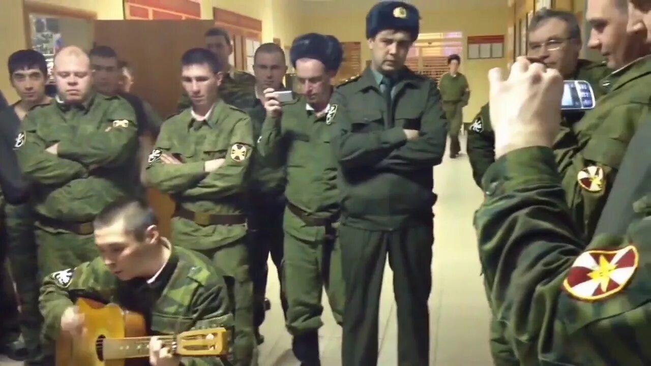 Армейские песни прощай. Попал под пули взвод у жаркой переправы. Армейские песни прощай. Песня про елань. Армейские песни прощай.