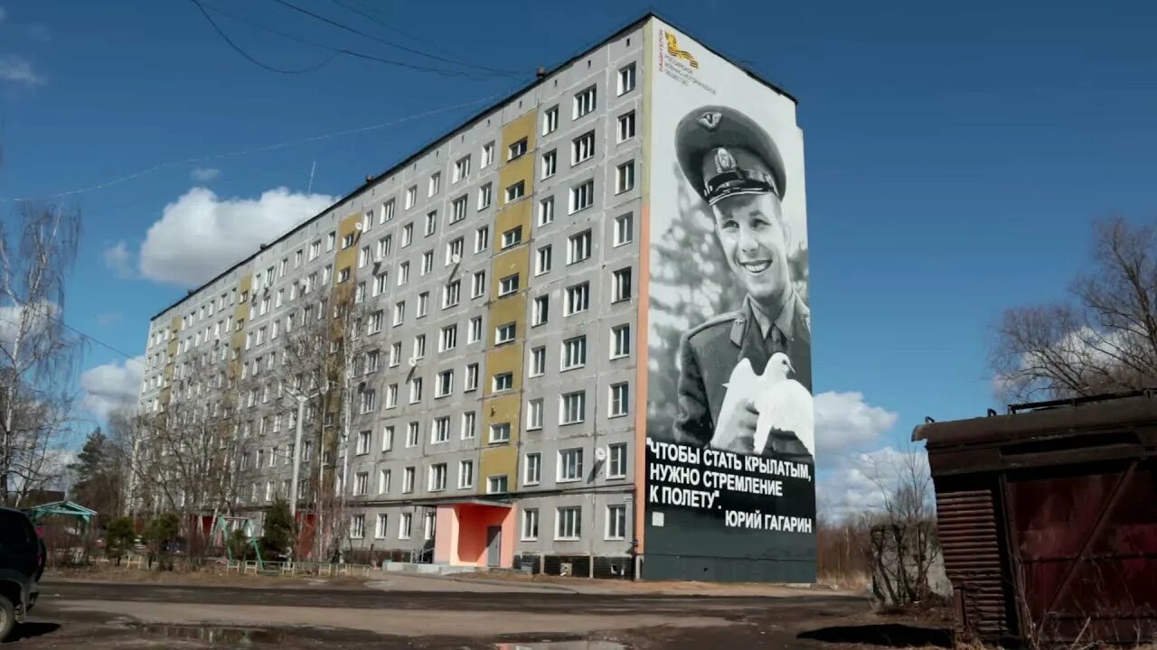 Сайт г гагарин. Гжатск Гагарин. Памятник Гагарину в Гжатске. Город Гагарин Гагарина 60.