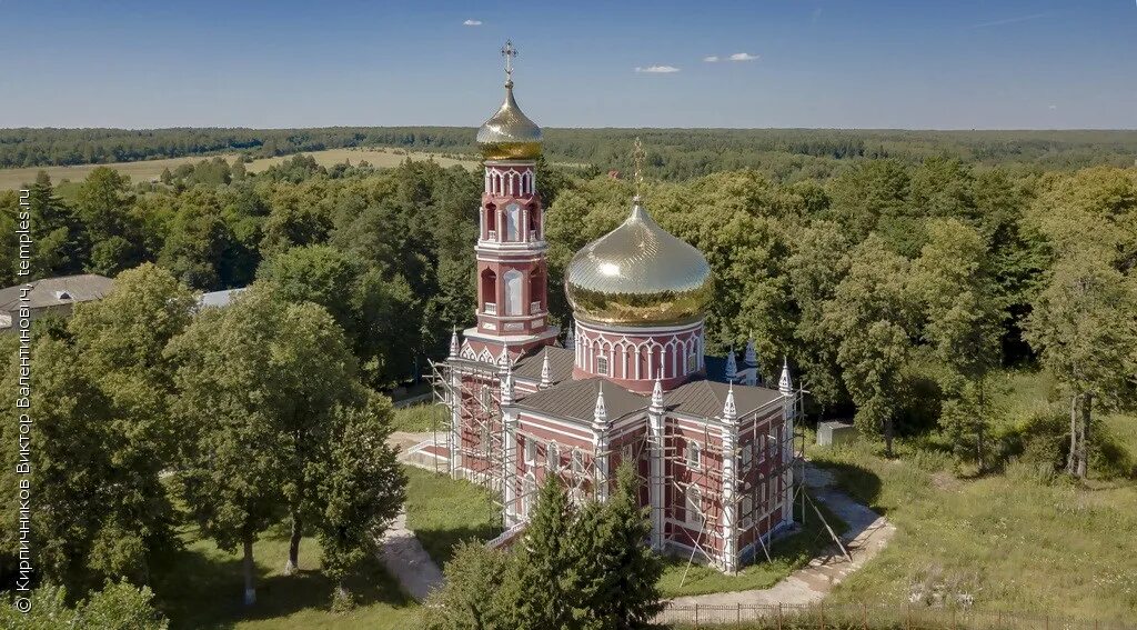 Мр тарусский. Барятино храм. Церковь Барятино Тарусский район. Храм Барятино Калужская область. Храм Успения Пресвятой Богородицы в Барятино.