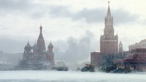 На красной площади будто сквозь туман