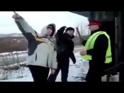 Мужик с рулем от камаза