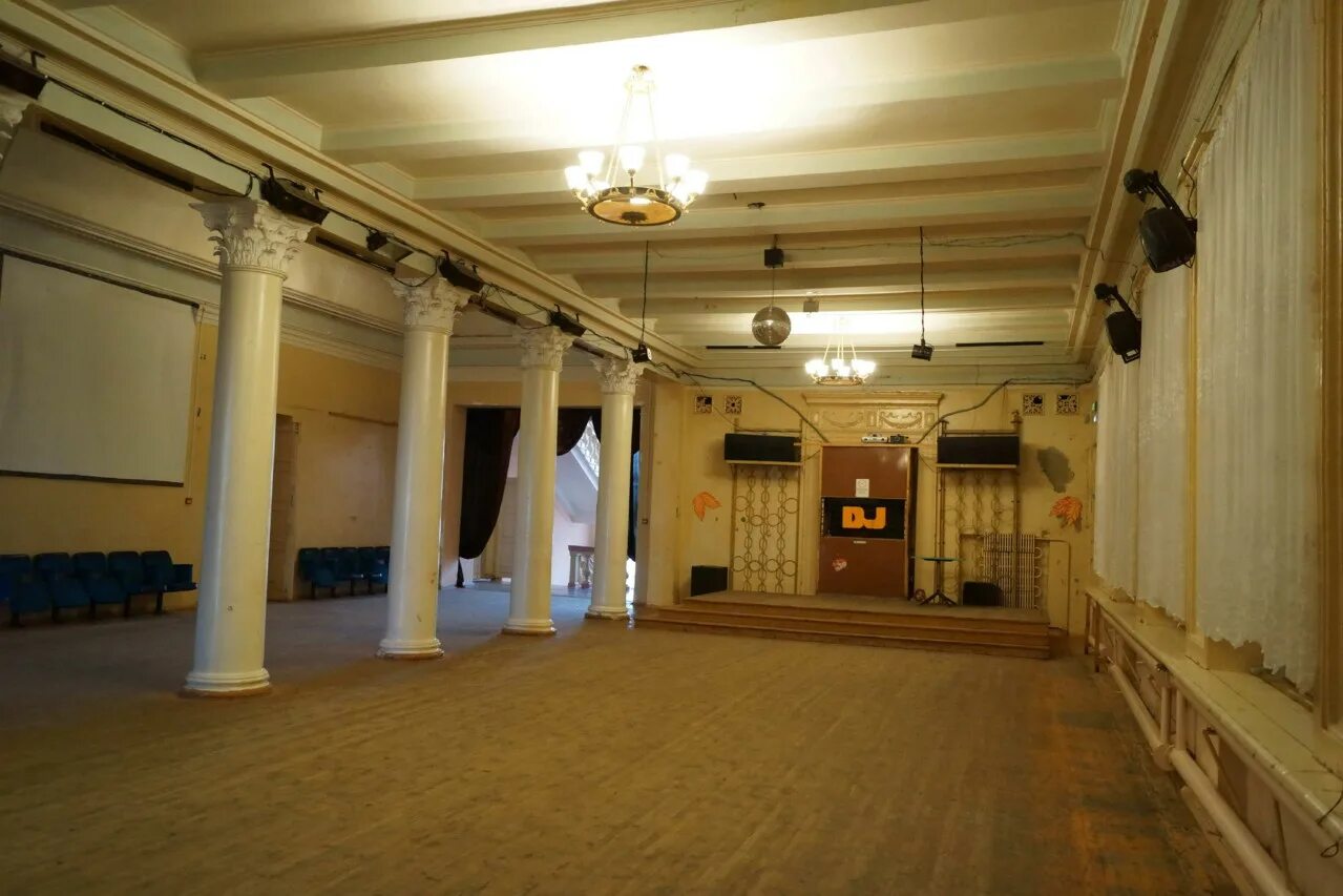 Дворец культуры горняк межевой. Калья горняк. Дк горняк поселок калья. Поселок калья североуральск. Библиотека дк горняк калья североуральск.